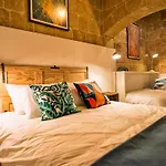 No 68 In Guest house 3*