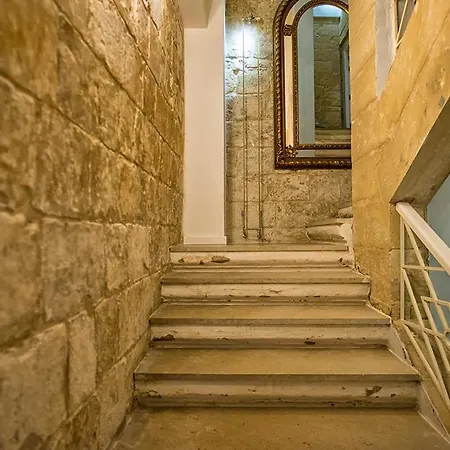 Πανσιόν No 68 In